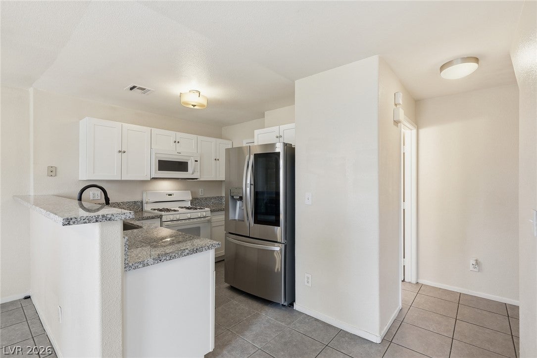 2520 Sierra Luna Avenue 102