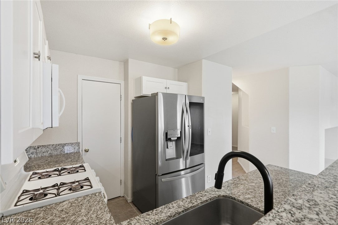 2520 Sierra Luna Avenue 102