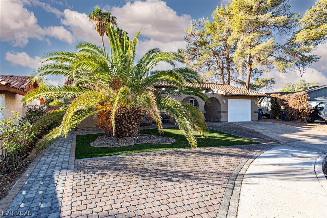 3158 La Luna Circle