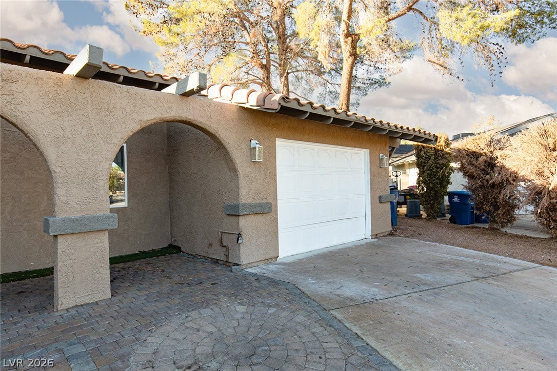 3158 La Luna Circle