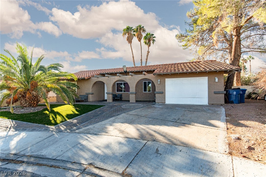 3158 La Luna Circle