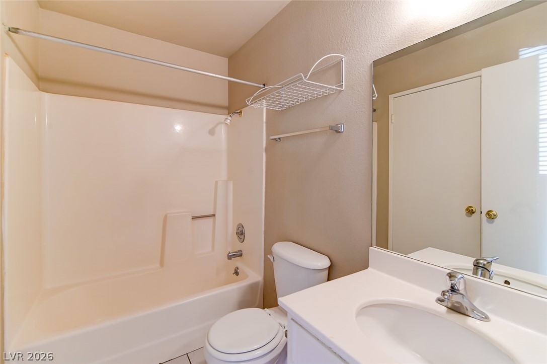 824 Hedge Way 2