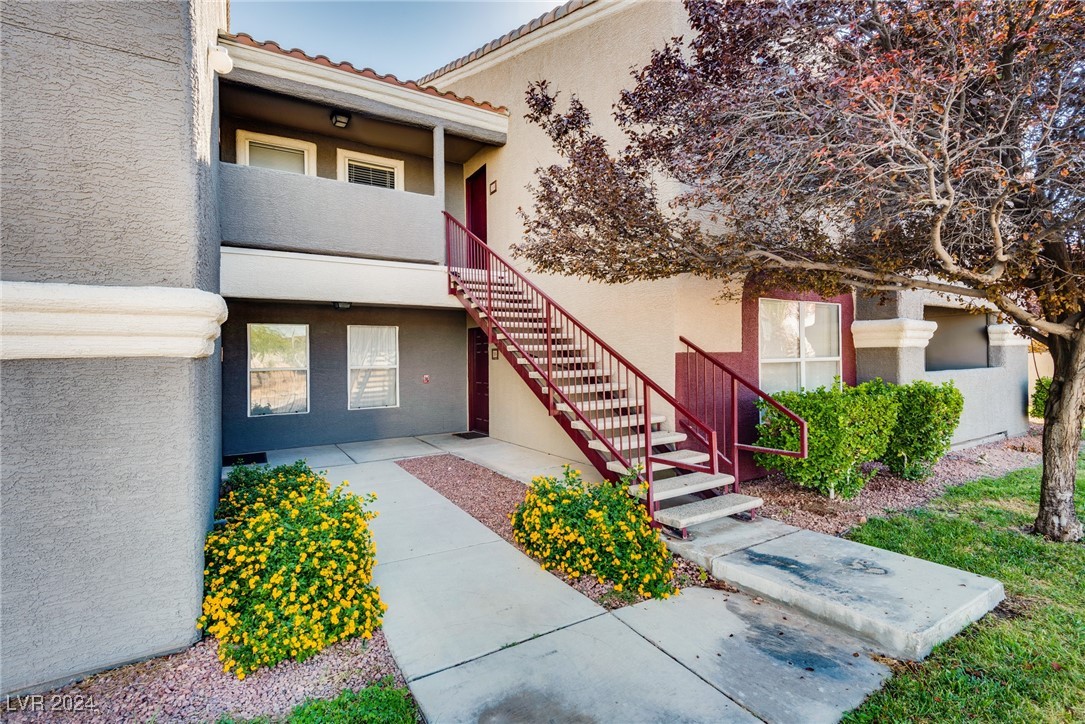 Photo 1 of 36 — 5055 W Hacienda Avenue 2096, Las Vegas, NV 89118