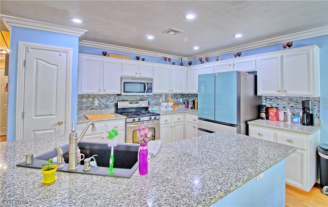 7728 Whispering River Street, Las Vegas, Nevada image 6
