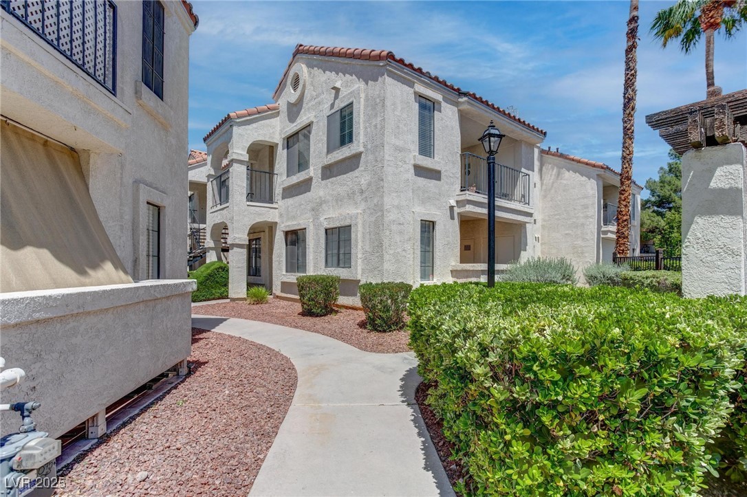 4860 Nara Vista Way 104