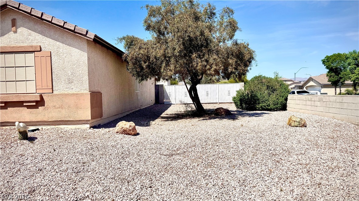 814 Hunters Ridge Way