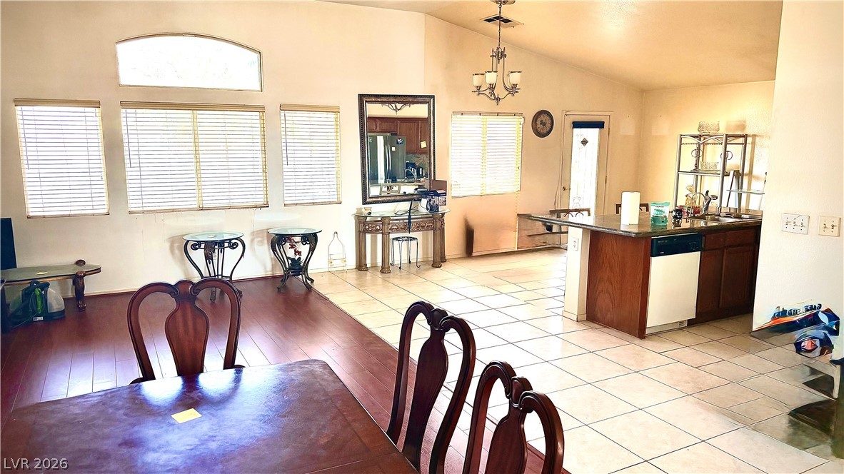 814 Hunters Ridge Way