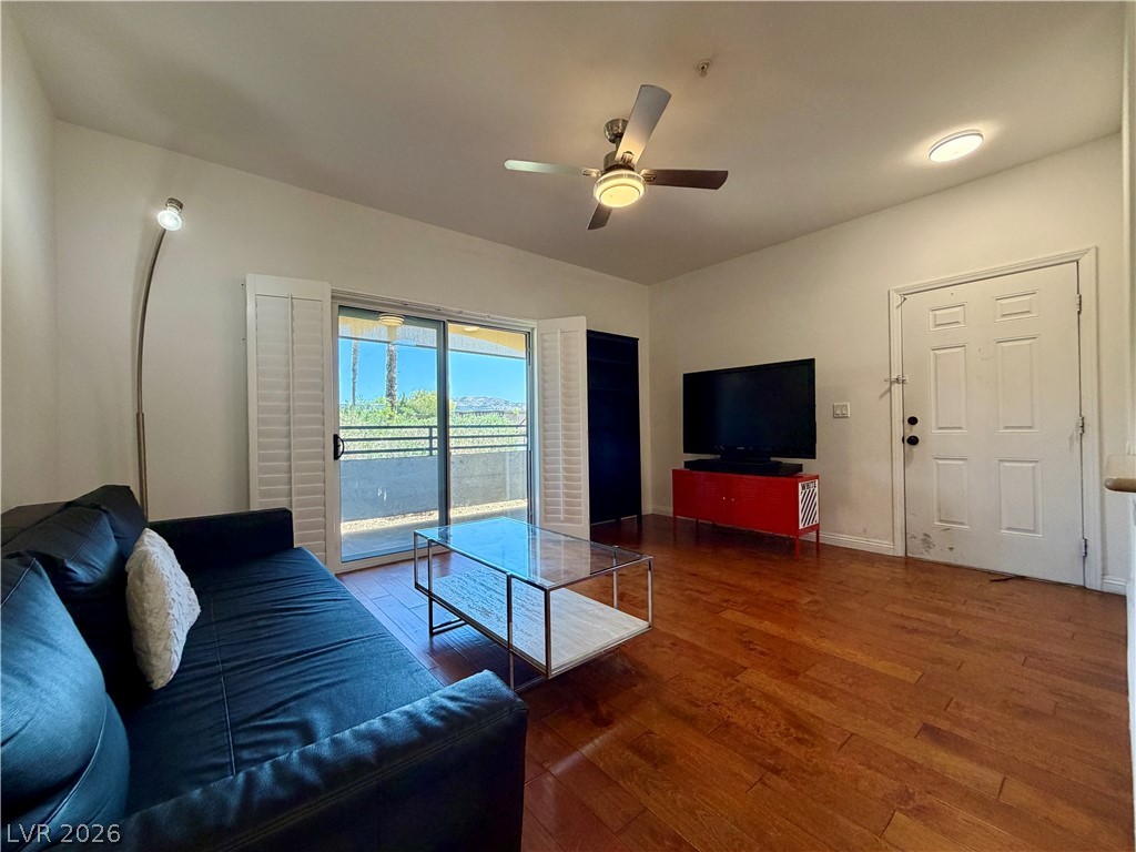 2291 W Horizon Ridge Parkway 1101