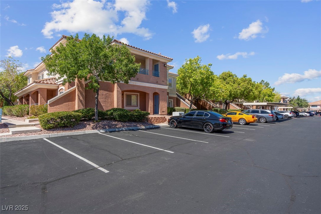 353 Amber Pine Street 203