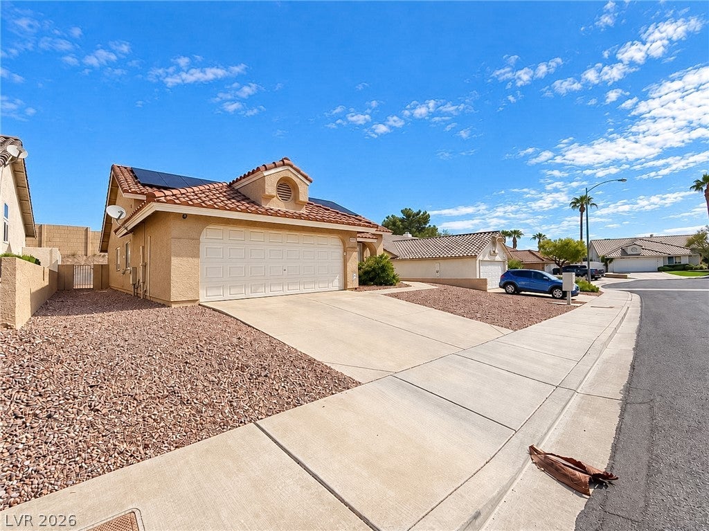 978 Hunters Run Drive