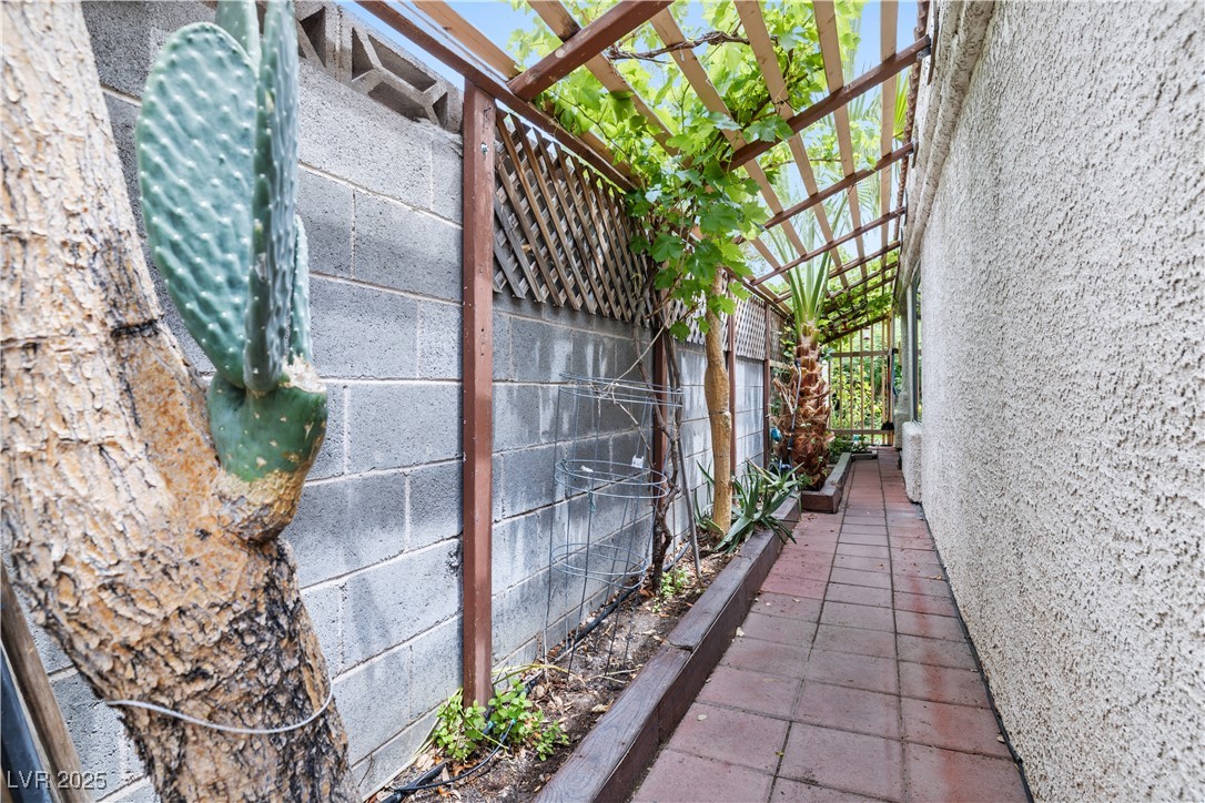 2837 Du Barry Manor Lane, Las Vegas, Nevada image 4