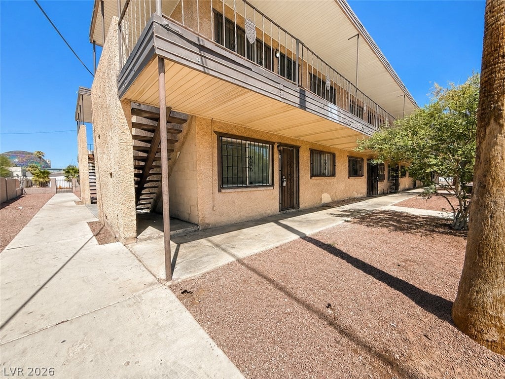 Properties 2 3720 Royal Crest Street 15