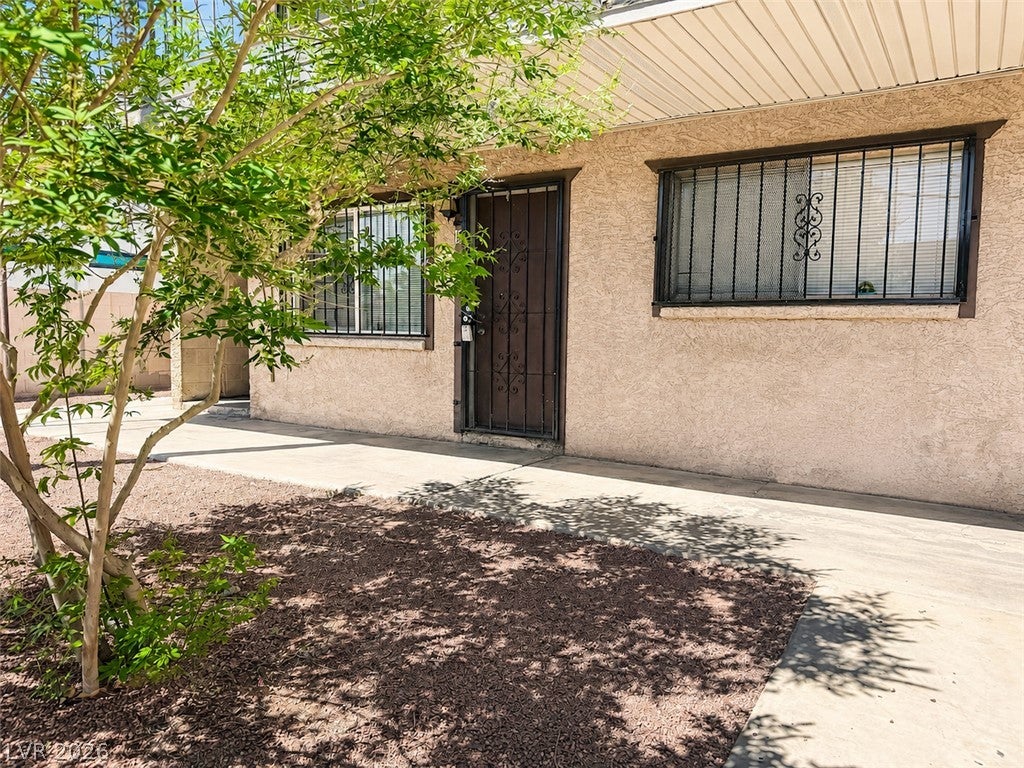 Properties 3 3720 Royal Crest Street 15
