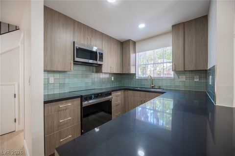 Townhouse For Sale - 608 Tam O Shanter<br/> Las Vegas, NV 89109