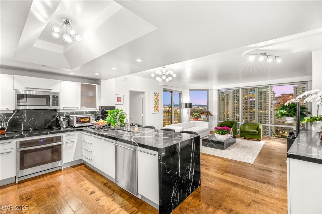 222 KAREN Avenue 2802