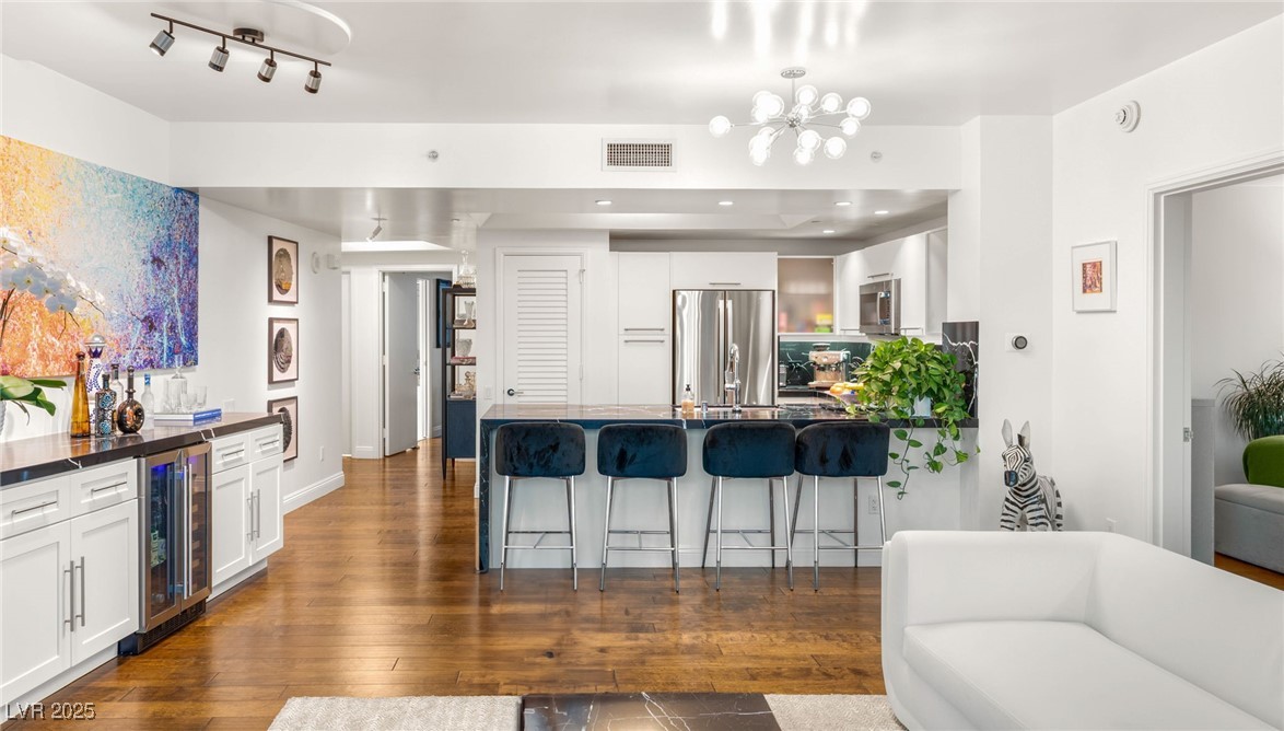 222 KAREN Avenue 2802