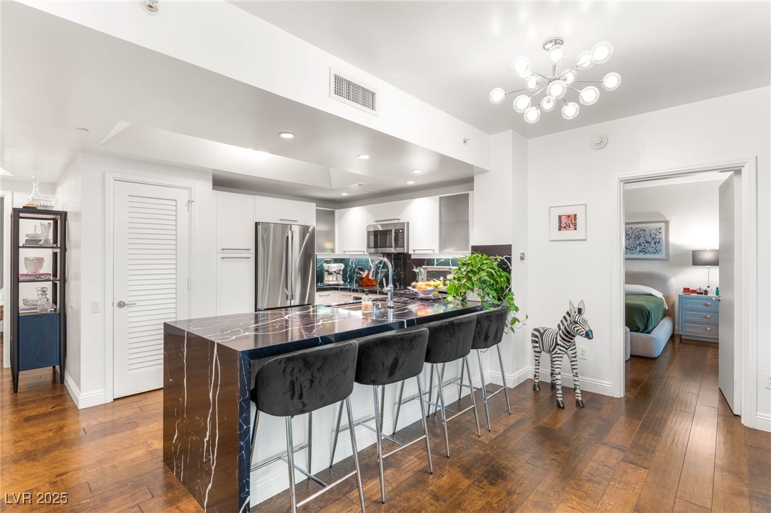 222 KAREN Avenue 2802