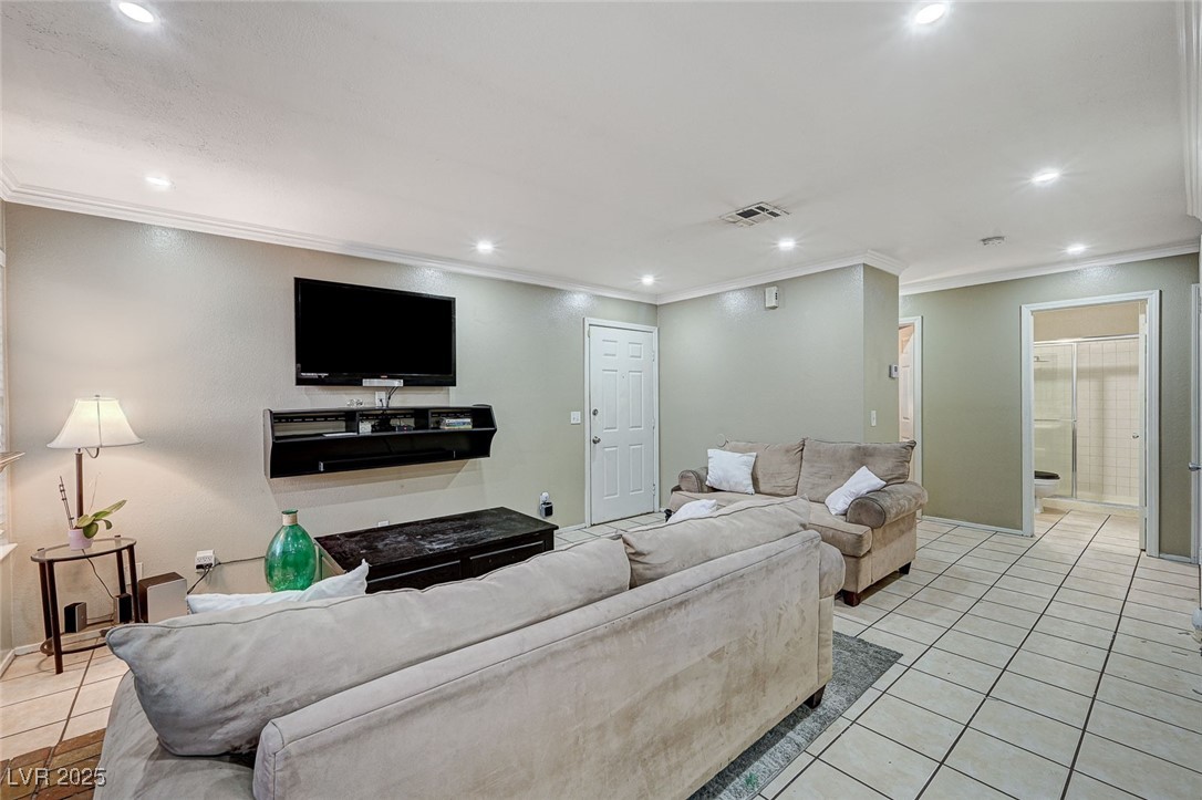 Las Vegas, Nevada 89103, United States, 2 Bedrooms Bedrooms, ,2 BathroomsBathrooms,Residential,Active,5076