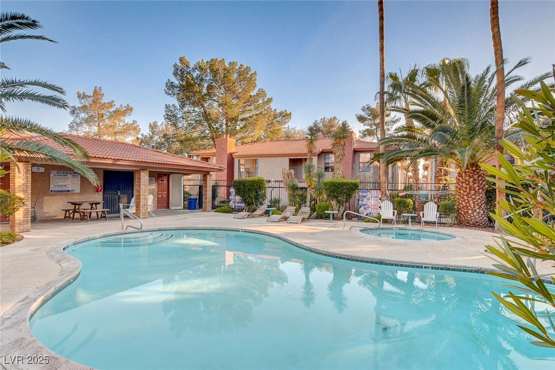 Las Vegas, Nevada 89103, United States, 2 Bedrooms Bedrooms, ,2 BathroomsBathrooms,Residential,Active,5076