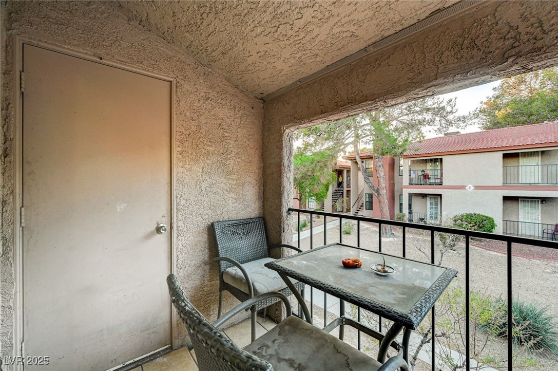 Las Vegas, Nevada 89103, United States, 2 Bedrooms Bedrooms, ,2 BathroomsBathrooms,Residential,Active,5076