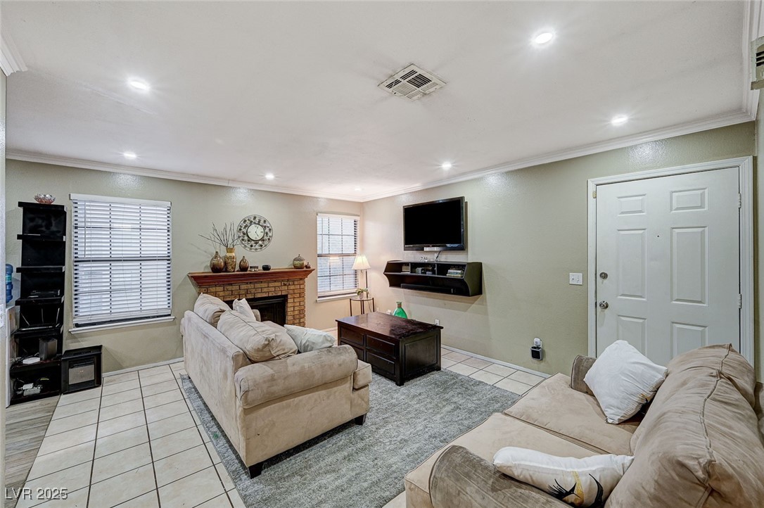 Las Vegas, Nevada 89103, United States, 2 Bedrooms Bedrooms, ,2 BathroomsBathrooms,Residential,Active,5076