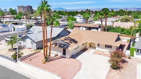 Photo of 1724 Ivanhoe Way, Las Vegas, NV 89102 (MLS # 2499182)