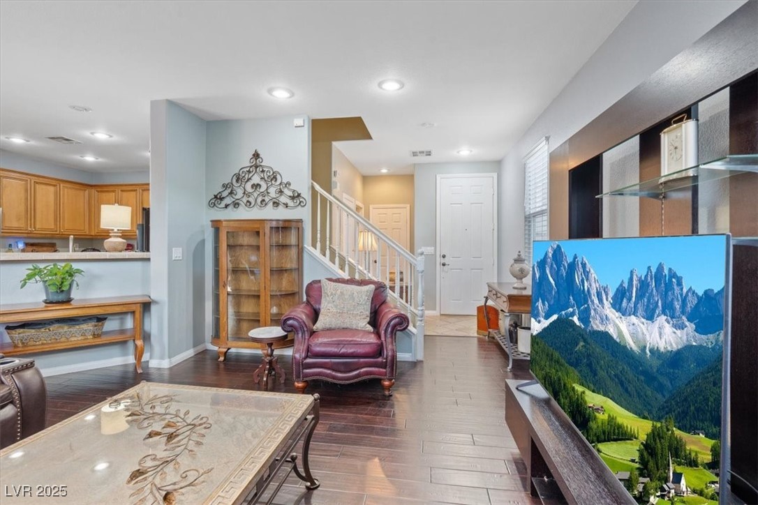 9116 Alpine Grove Avenue 103