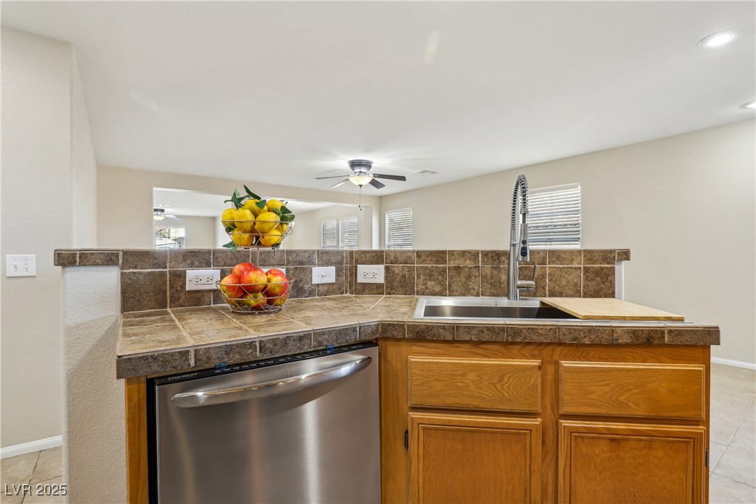 Henderson, Nevada 89002, United States, 3 Bedrooms Bedrooms, ,2 BathroomsBathrooms,Residential,Pending,11167