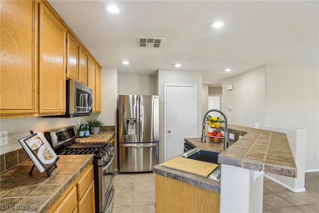 Henderson, Nevada 89002, United States, 3 Bedrooms Bedrooms, ,2 BathroomsBathrooms,Residential,Pending,11167