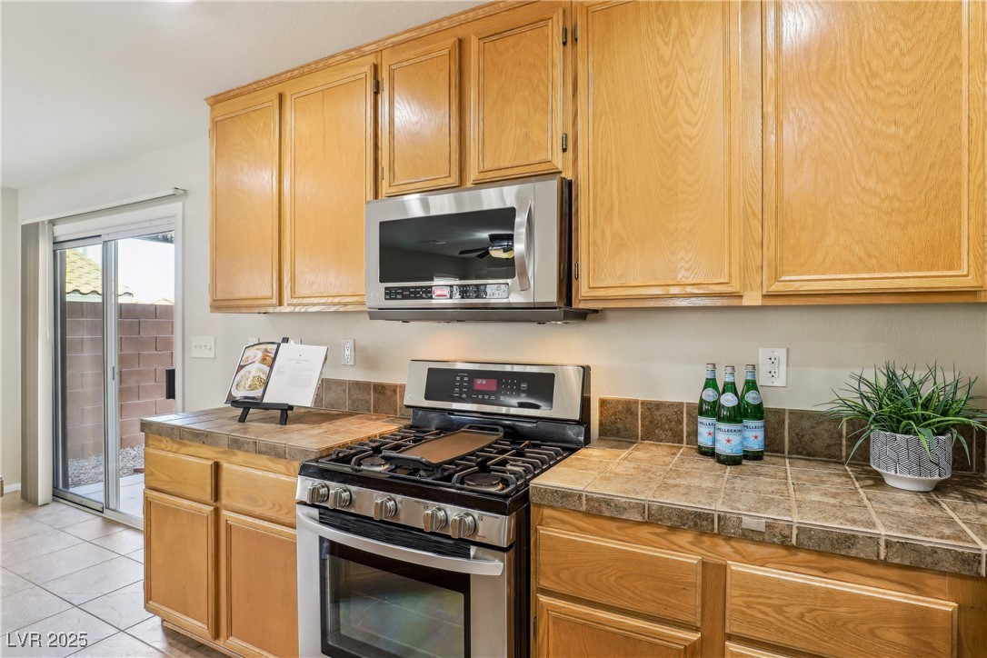 Henderson, Nevada 89002, United States, 3 Bedrooms Bedrooms, ,2 BathroomsBathrooms,Residential,Pending,11167