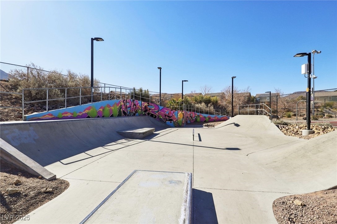 Henderson, Nevada 89002, United States, 3 Bedrooms Bedrooms, ,2 BathroomsBathrooms,Residential,Pending,11167