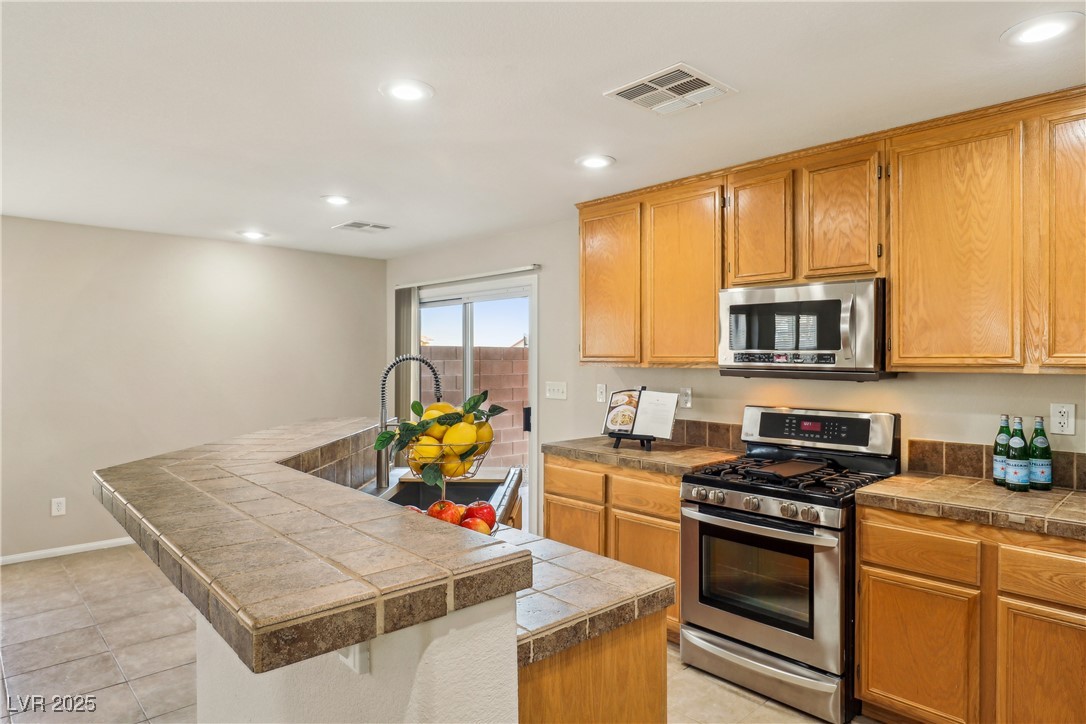 Henderson, Nevada 89002, United States, 3 Bedrooms Bedrooms, ,2 BathroomsBathrooms,Residential,Pending,11167