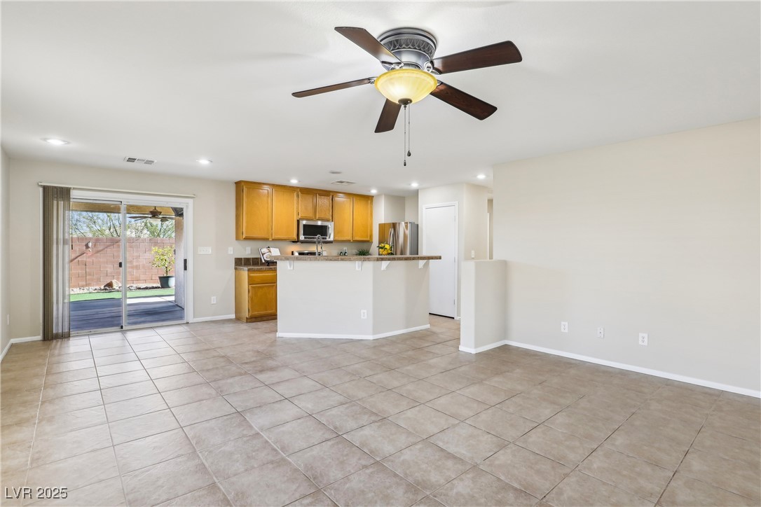 Henderson, Nevada 89002, United States, 3 Bedrooms Bedrooms, ,2 BathroomsBathrooms,Residential,Pending,11167