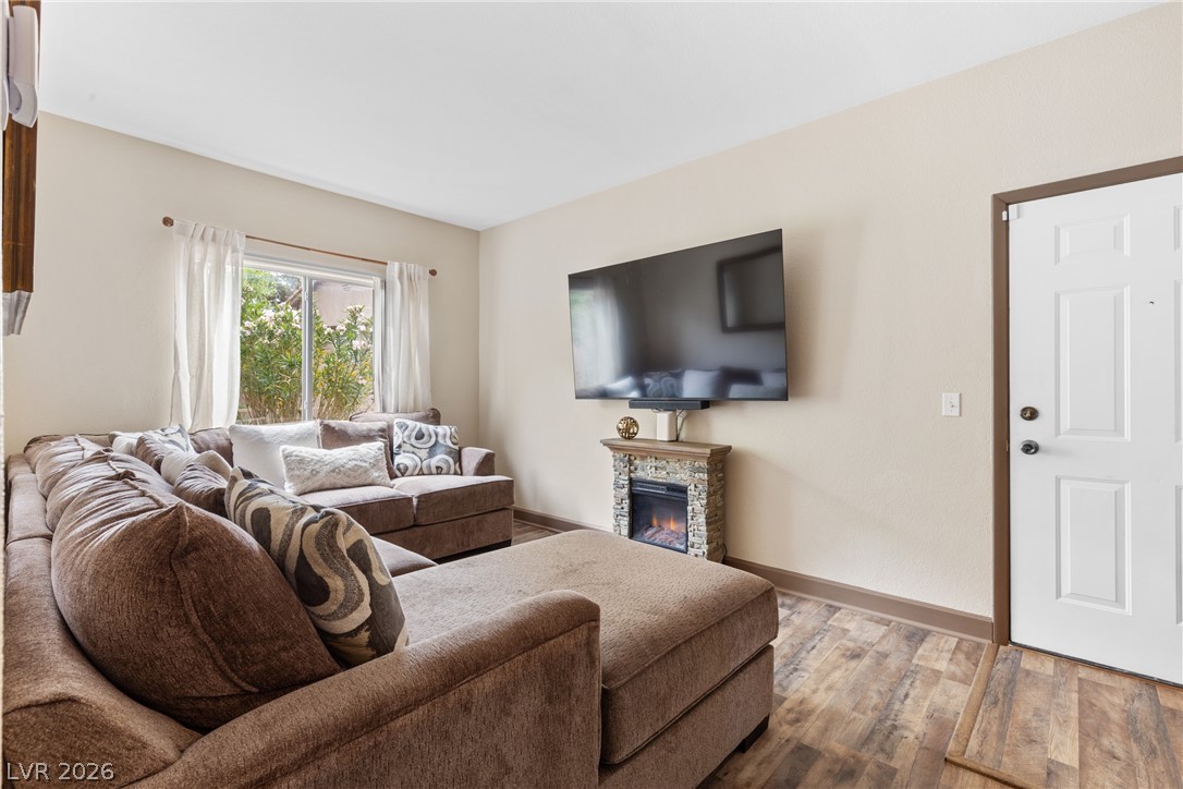 2110 Los Feliz Street 1039