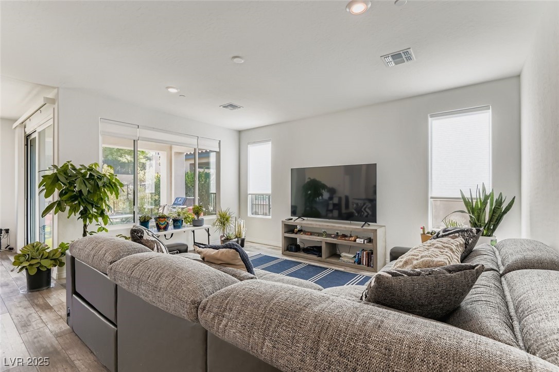 116 Lake Oasis Street