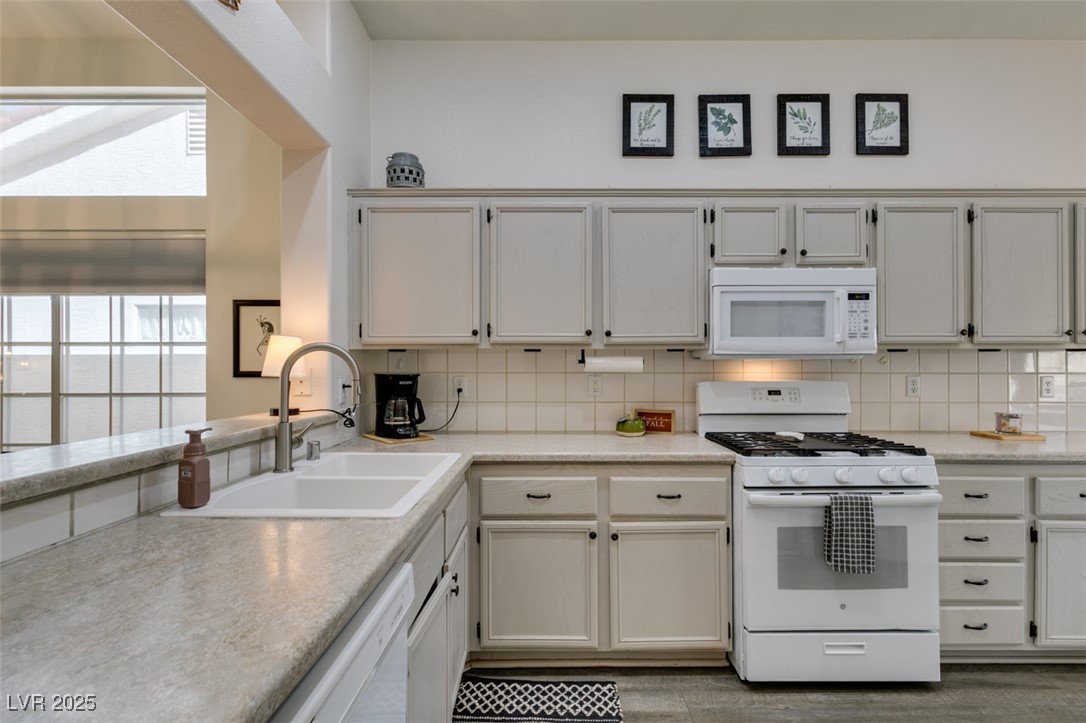 Henderson, Nevada 89012, United States, 3 Bedrooms Bedrooms, ,3 BathroomsBathrooms,Residential,Active,213606