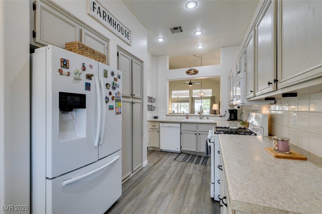 Henderson, Nevada 89012, United States, 3 Bedrooms Bedrooms, ,3 BathroomsBathrooms,Residential,Active,213606