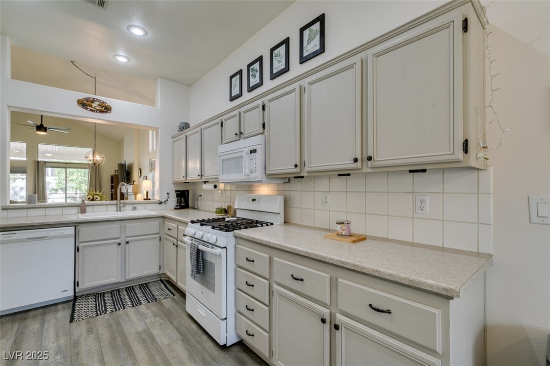 Henderson, Nevada 89012, United States, 3 Bedrooms Bedrooms, ,3 BathroomsBathrooms,Residential,Active,213606