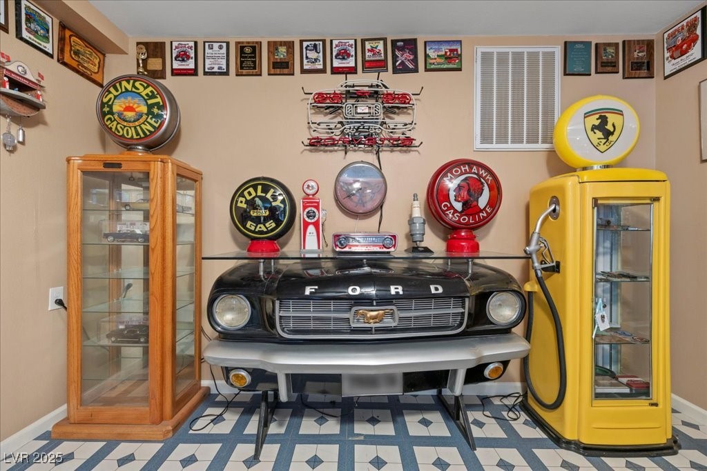 5715 N Bonita Vista Street