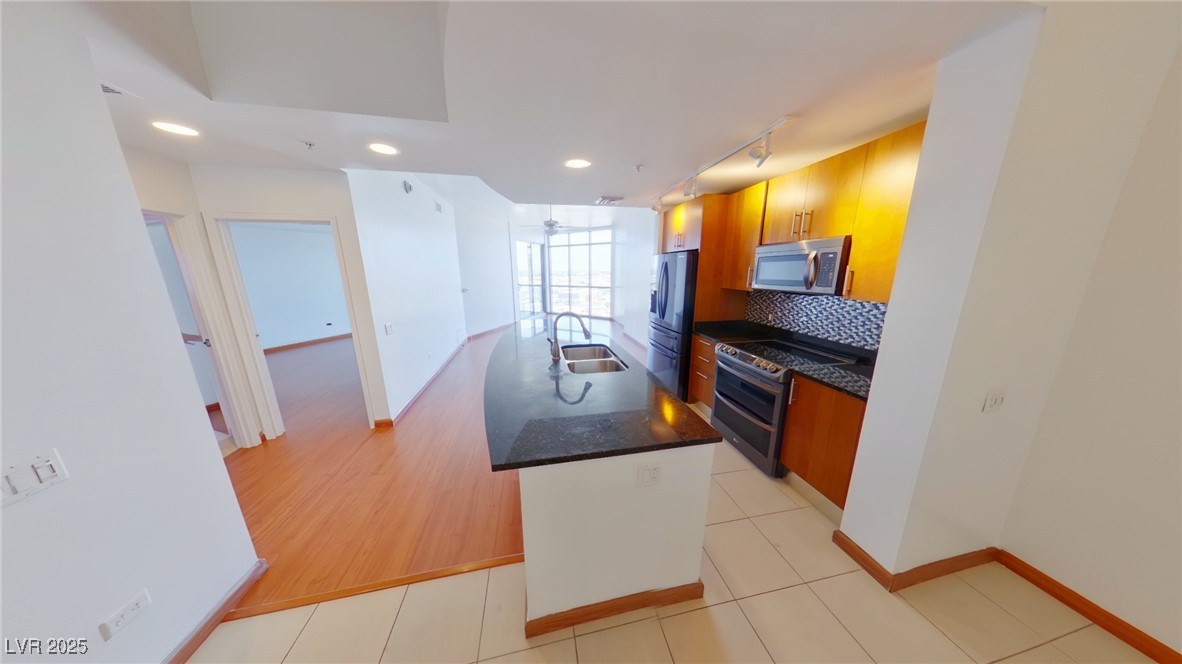 200 W Sahara Avenue 1110