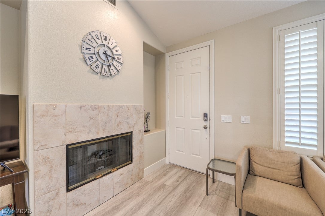 985 Sparkling Light Street