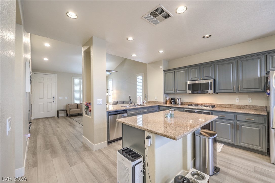 985 Sparkling Light Street