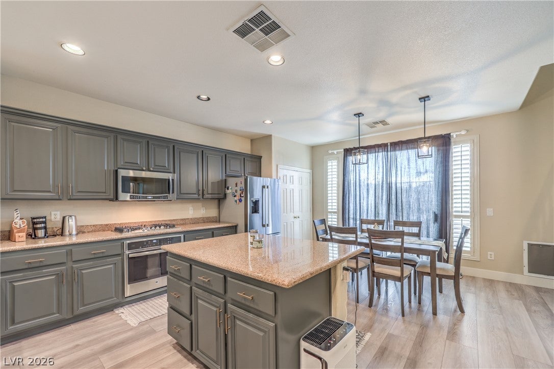 985 Sparkling Light Street