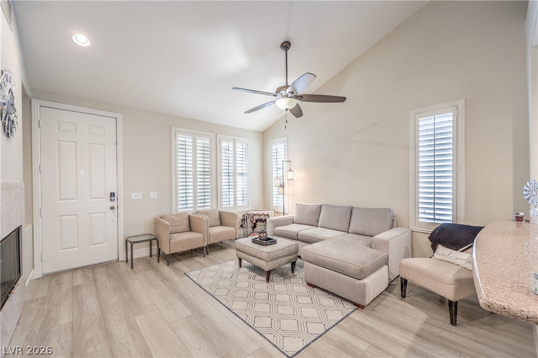 985 Sparkling Light Street