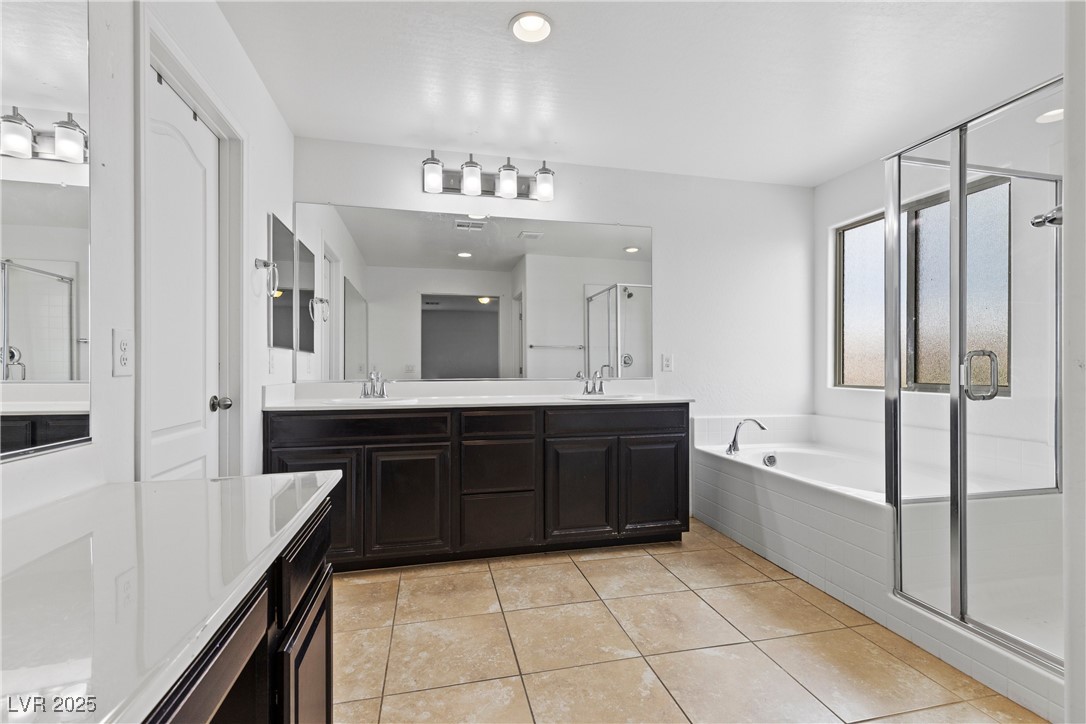 Las Vegas, Nevada 89122, United States, 3 Bedrooms Bedrooms, ,3 BathroomsBathrooms,Residential,Active,112714