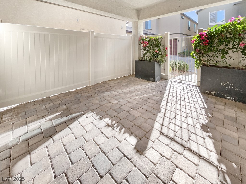 6106 Scarlet Leaf Street