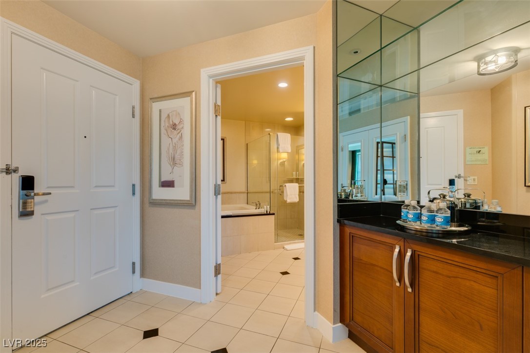 135 E HARMON Avenue 2705