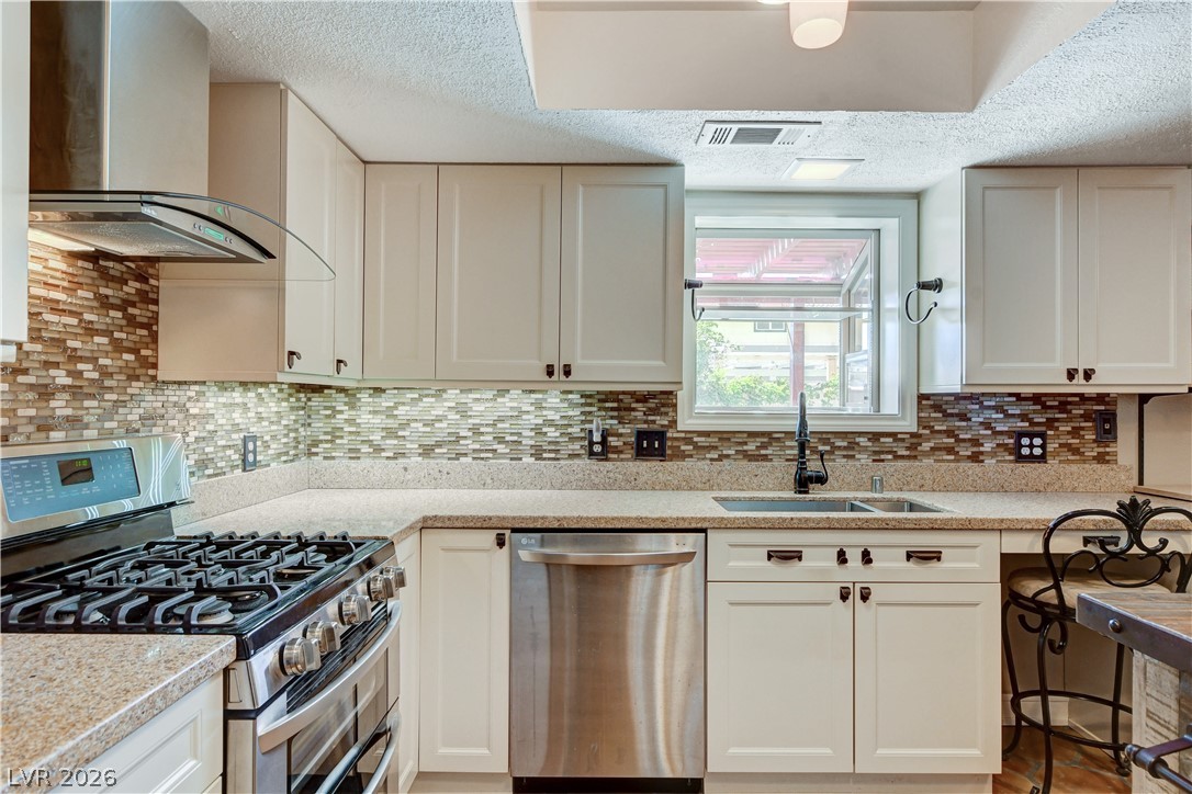 845 Robinson Lane