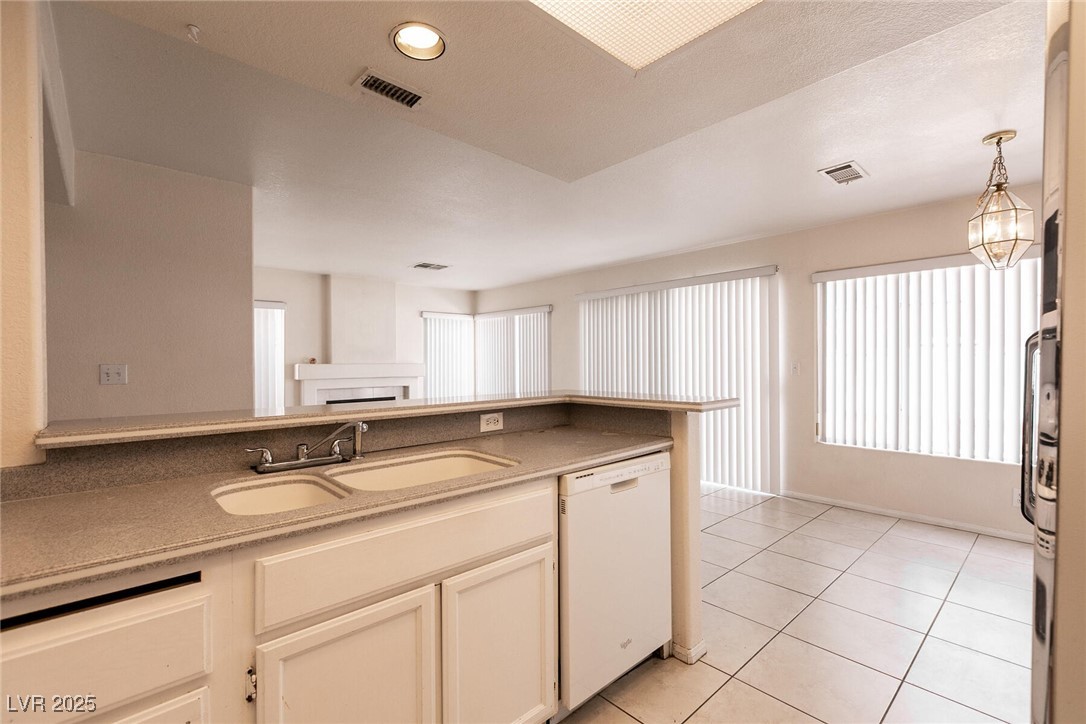 Las Vegas, Nevada 89128, United States, 4 Bedrooms Bedrooms, ,3 BathroomsBathrooms,Residential,Pending,113467