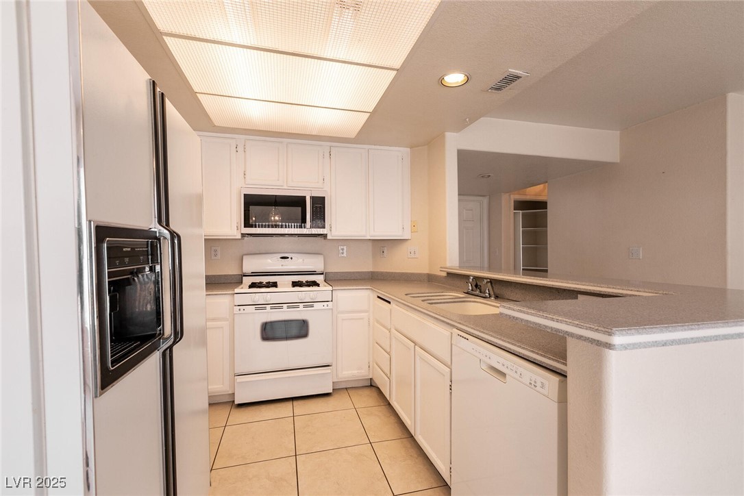 Las Vegas, Nevada 89128, United States, 4 Bedrooms Bedrooms, ,3 BathroomsBathrooms,Residential,Pending,113467